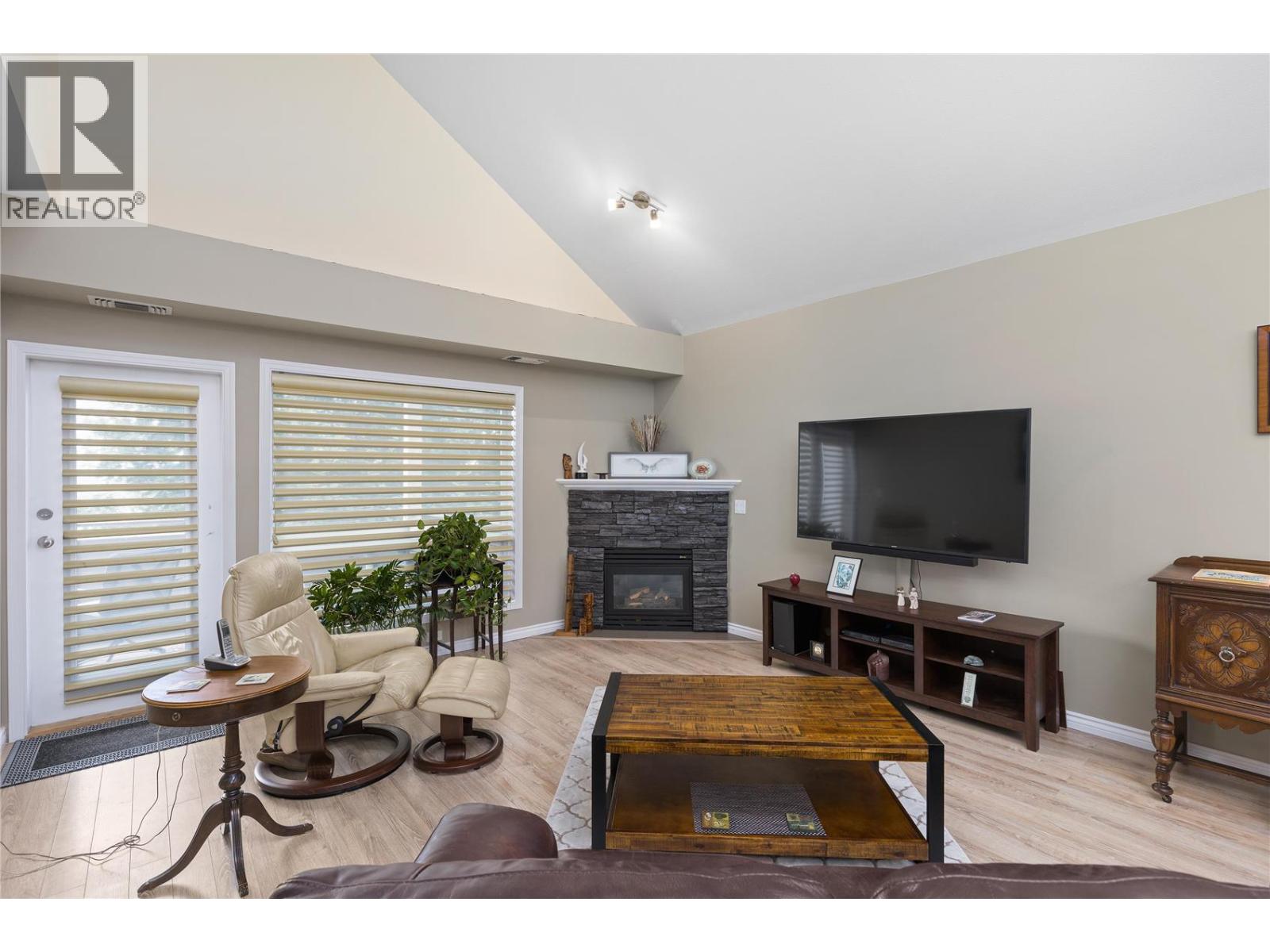 303 2300 Benvoulin Road, Kelowna