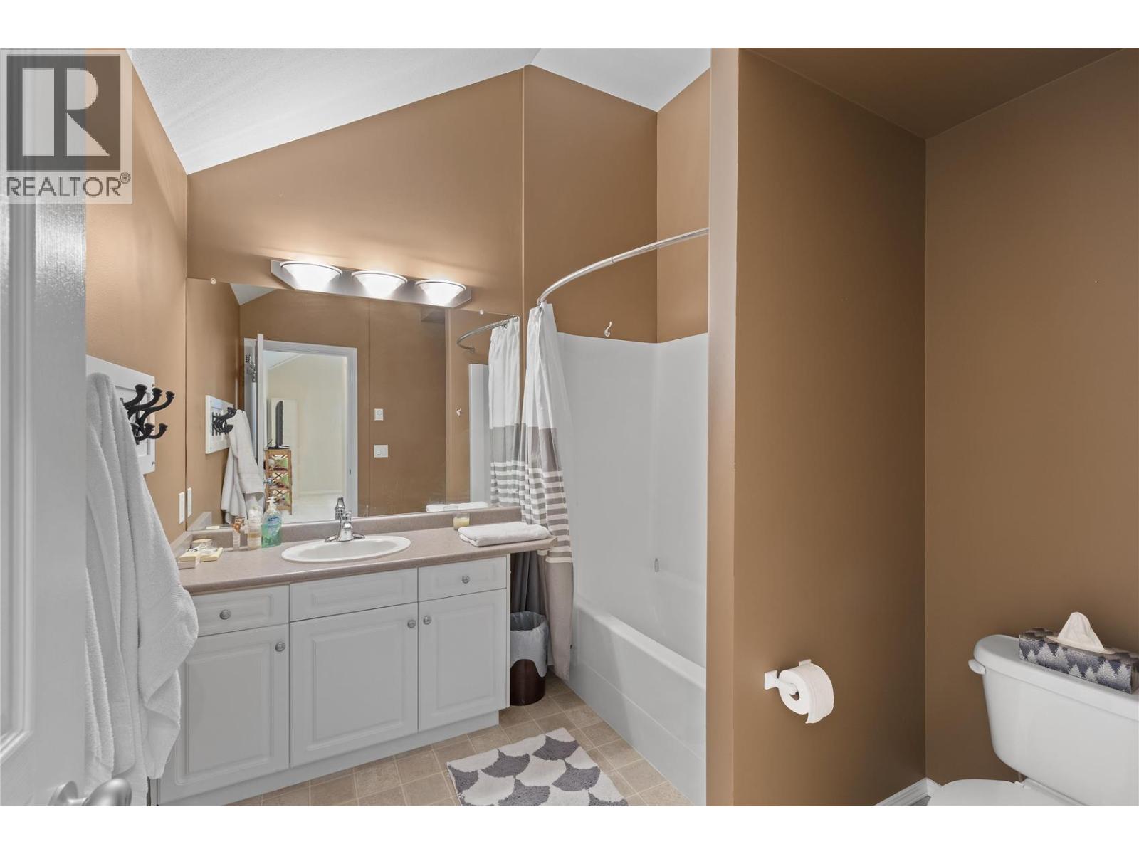 303 2300 Benvoulin Road, Kelowna