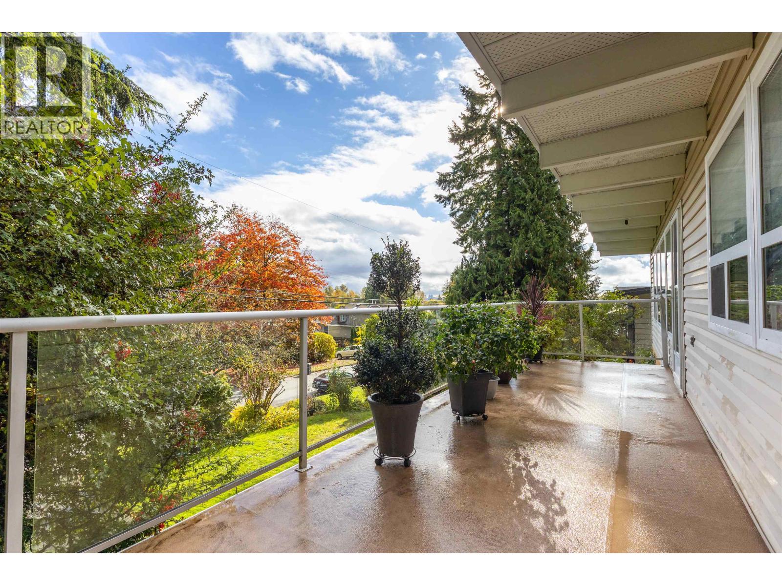 3063 ROYAL AVENUE, North Vancouver