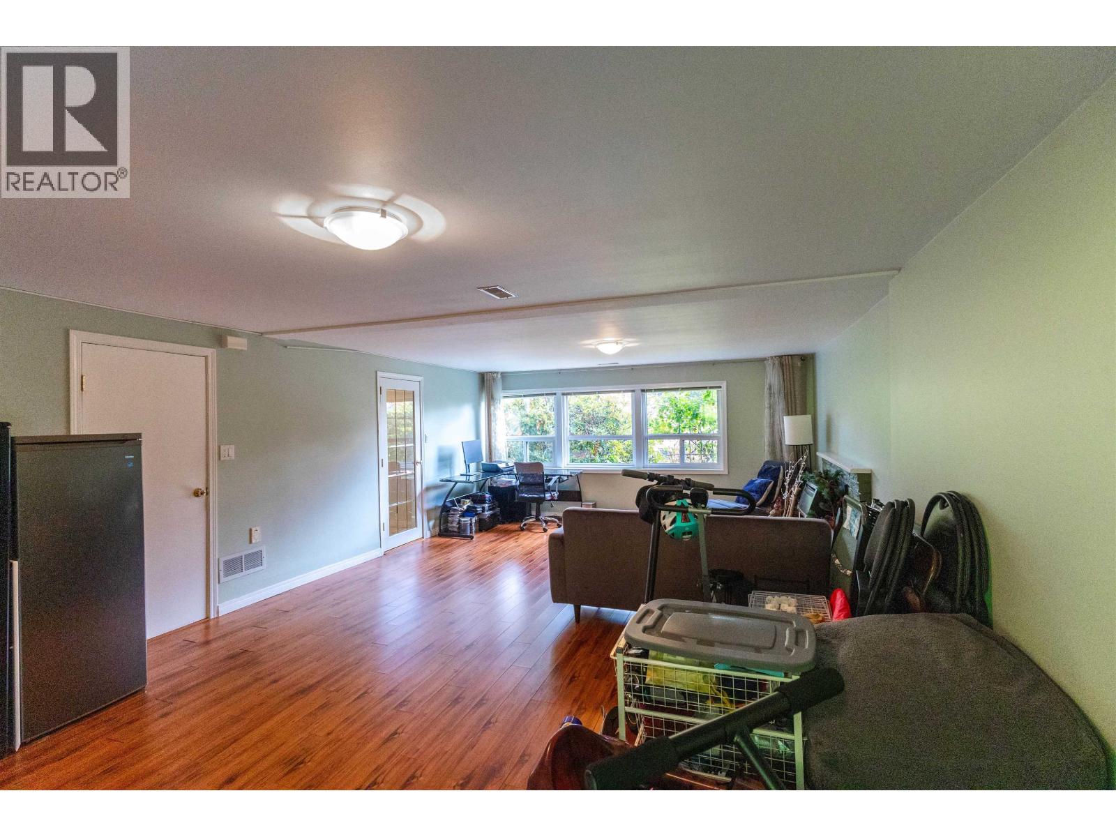 3063 ROYAL AVENUE, North Vancouver