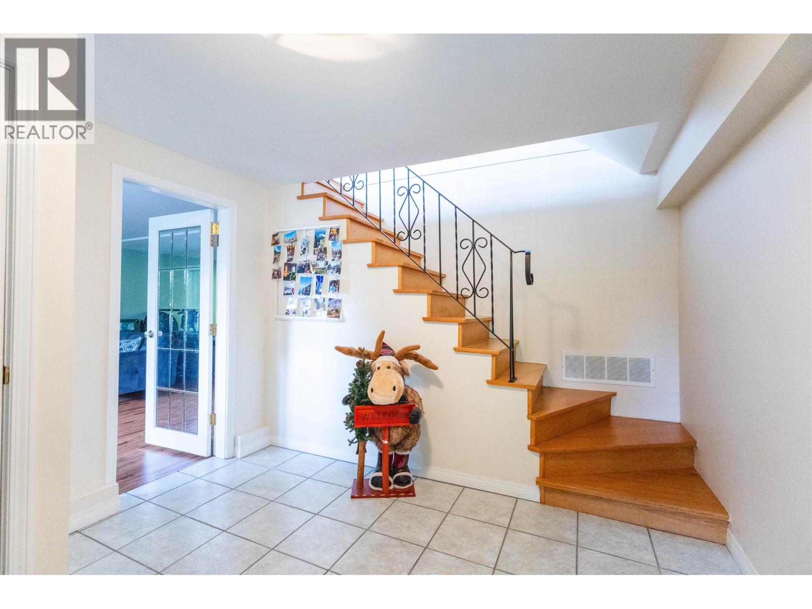 3063 ROYAL AVENUE, North Vancouver