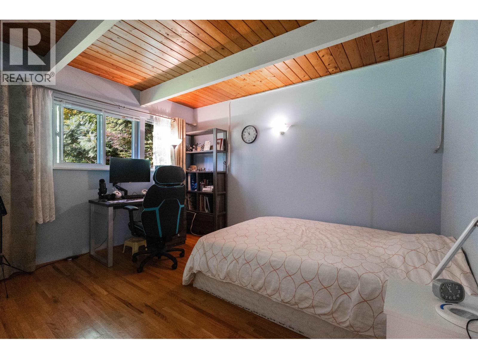 3063 ROYAL AVENUE, North Vancouver