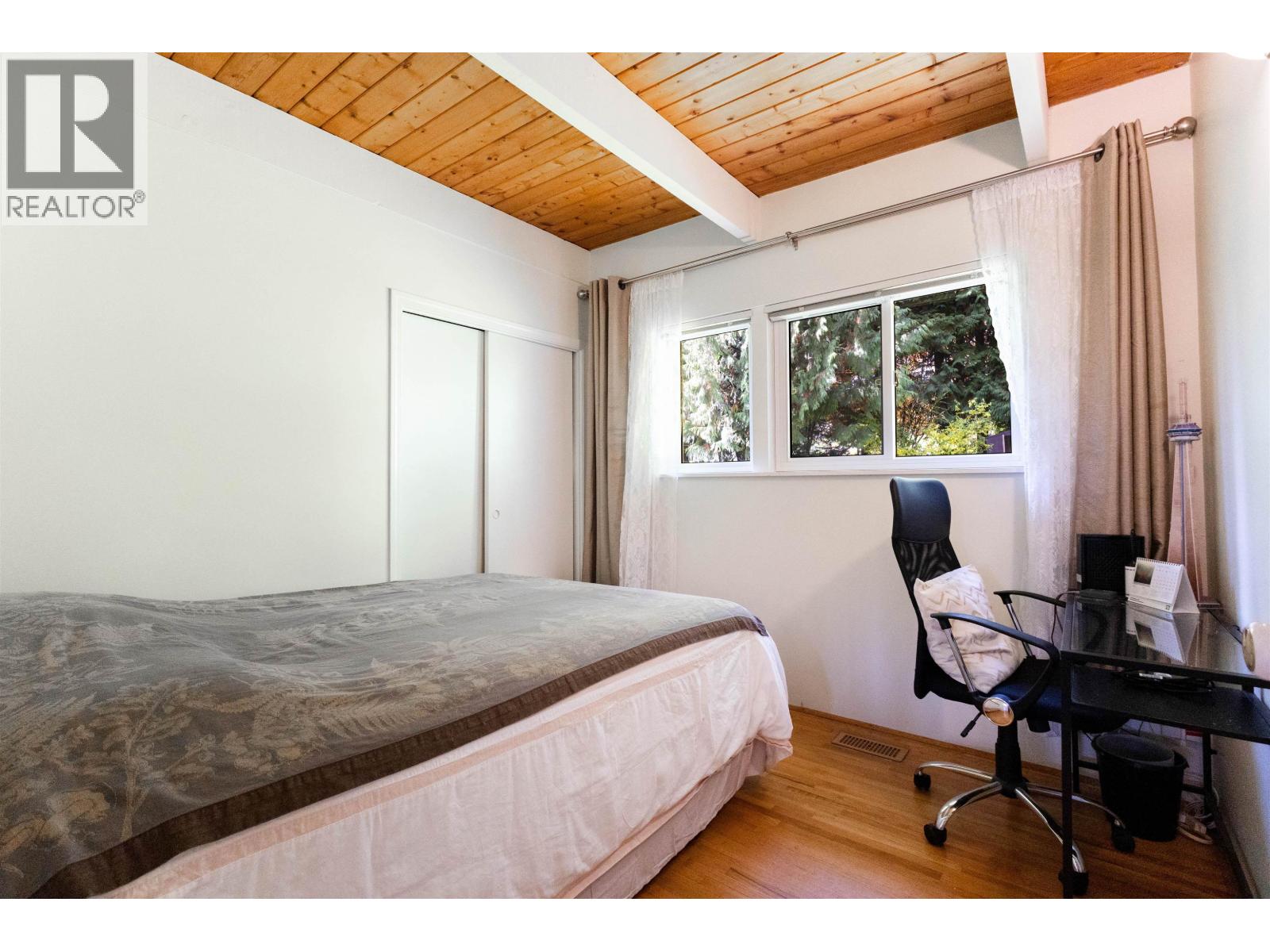 3063 ROYAL AVENUE, North Vancouver