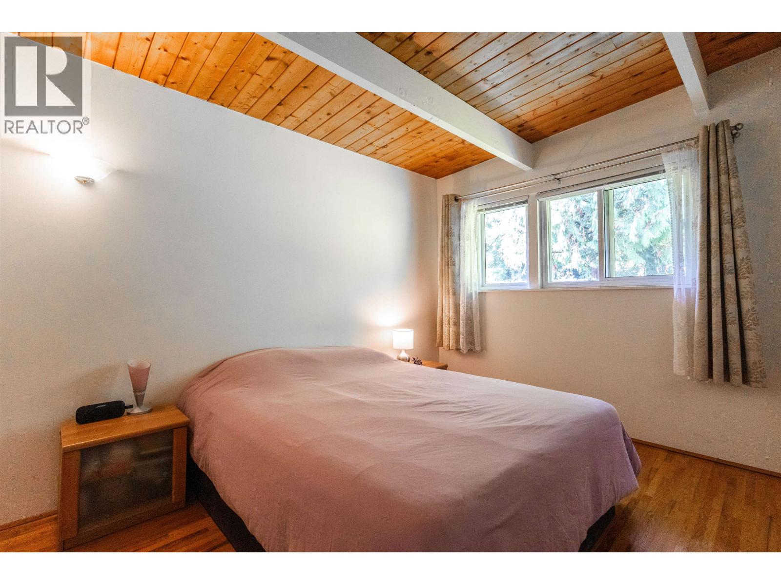 3063 ROYAL AVENUE, North Vancouver