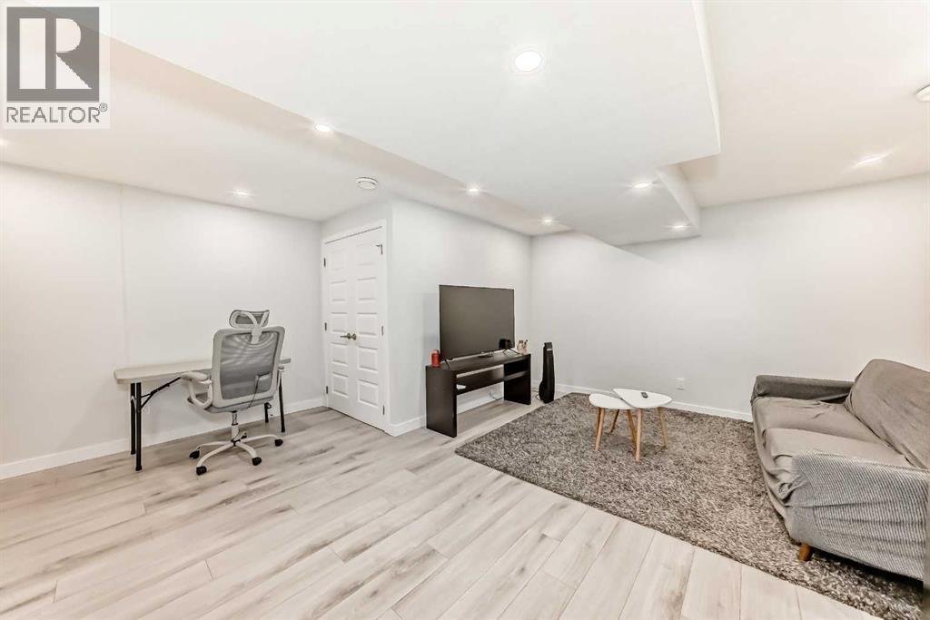 Single Family House for Sale in  Evanscrest Park NW Evanston Calgary 