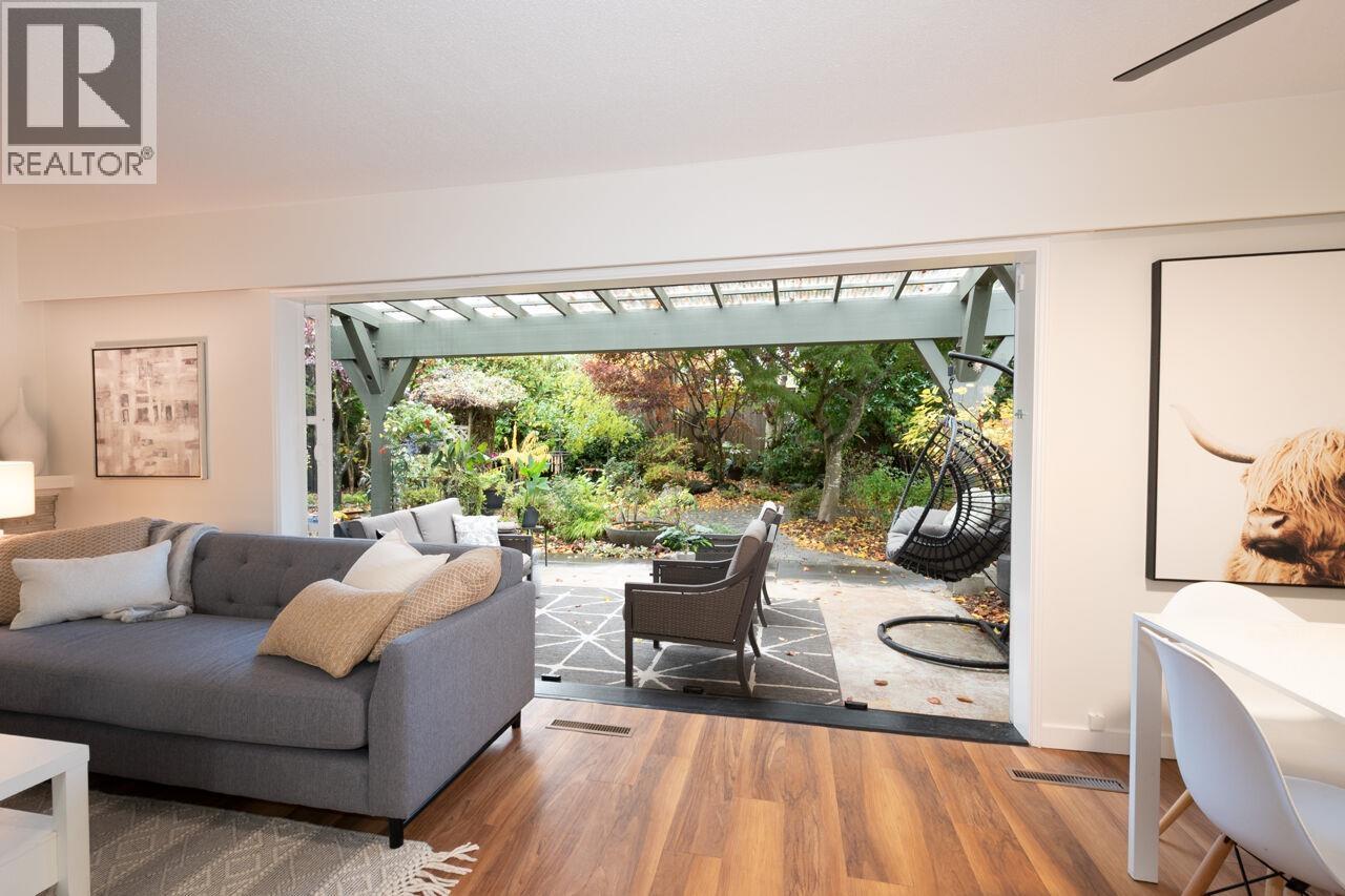 1132 MAPLEWOOD CRESCENT, North Vancouver