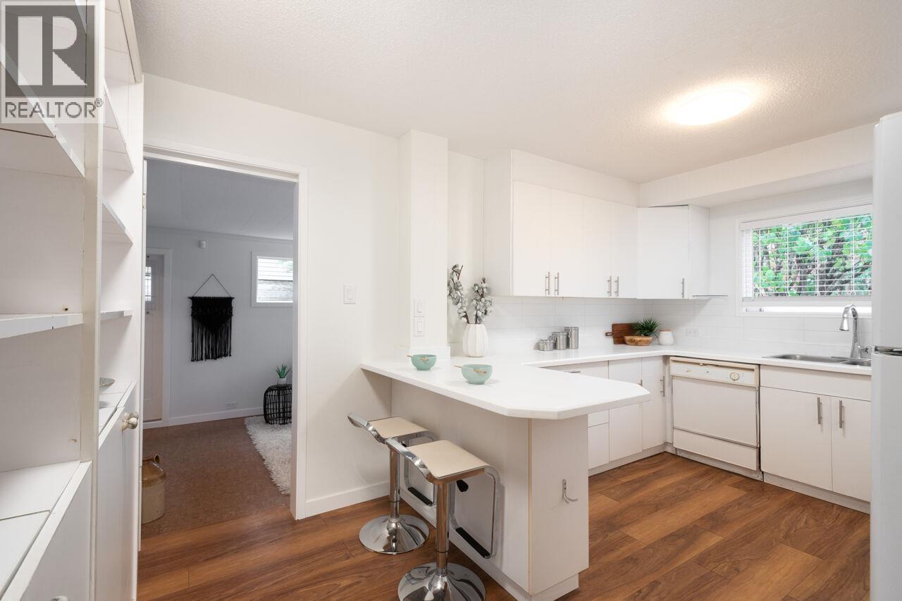 1132 MAPLEWOOD CRESCENT, North Vancouver