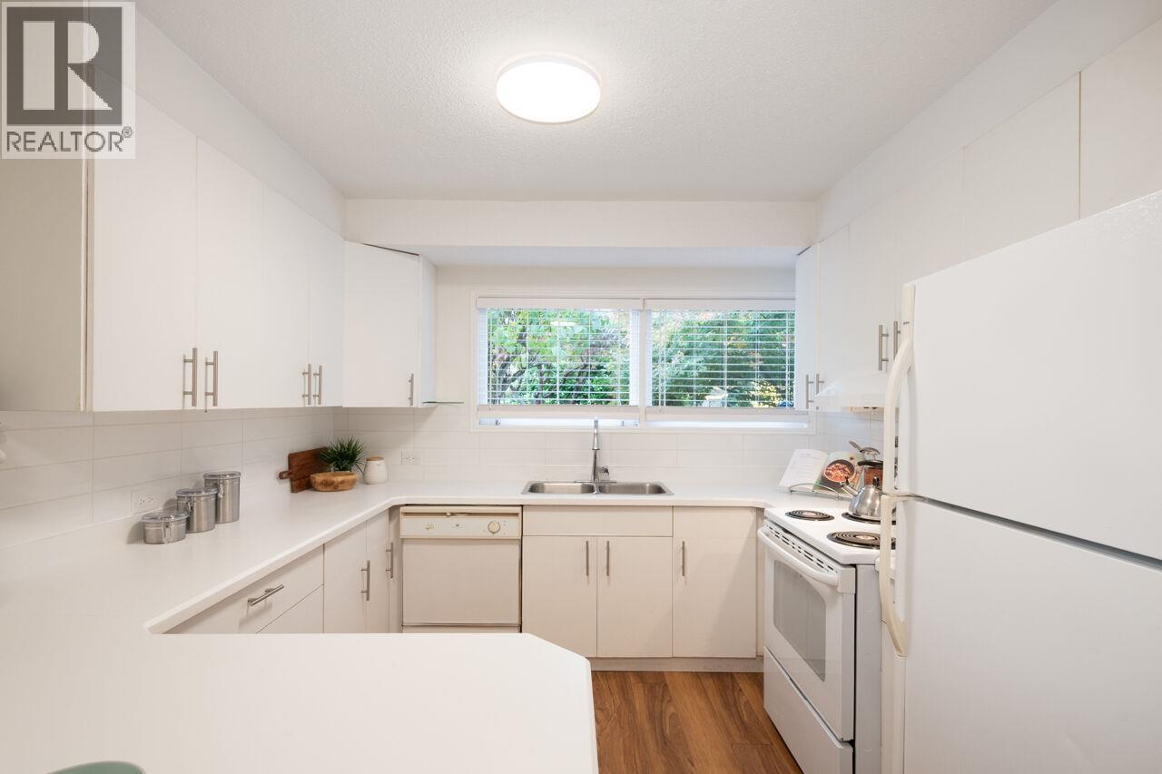 1132 MAPLEWOOD CRESCENT, North Vancouver