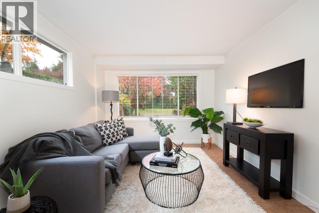 1132 MAPLEWOOD CRESCENT, North Vancouver