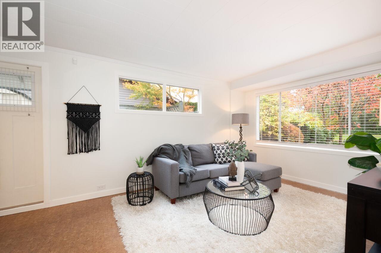 1132 MAPLEWOOD CRESCENT, North Vancouver