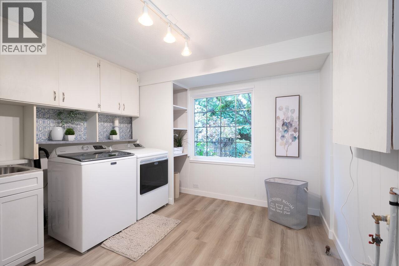 1132 MAPLEWOOD CRESCENT, North Vancouver