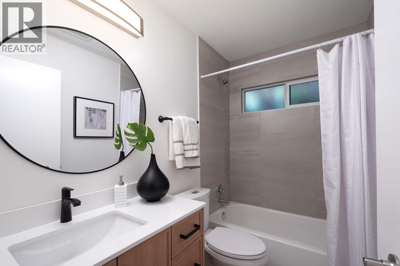 1132 MAPLEWOOD CRESCENT, North Vancouver