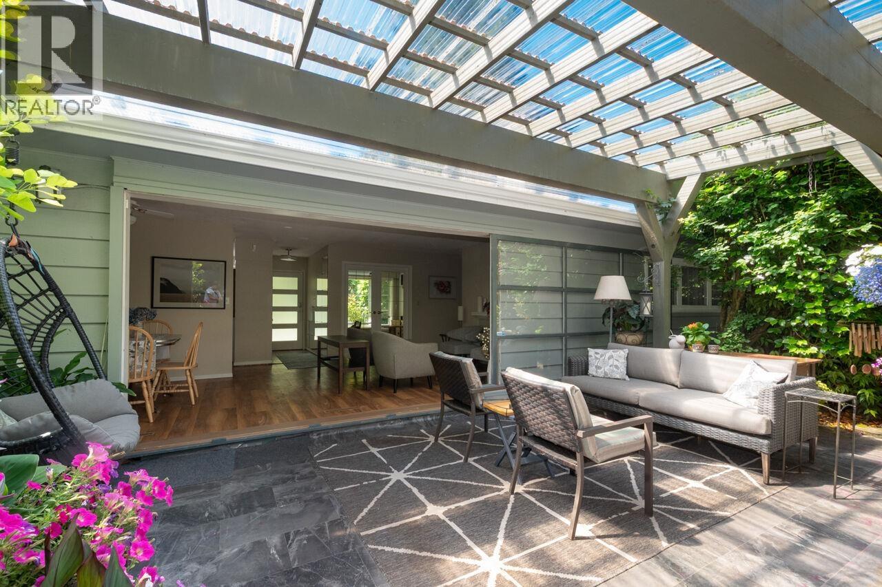 1132 MAPLEWOOD CRESCENT, North Vancouver