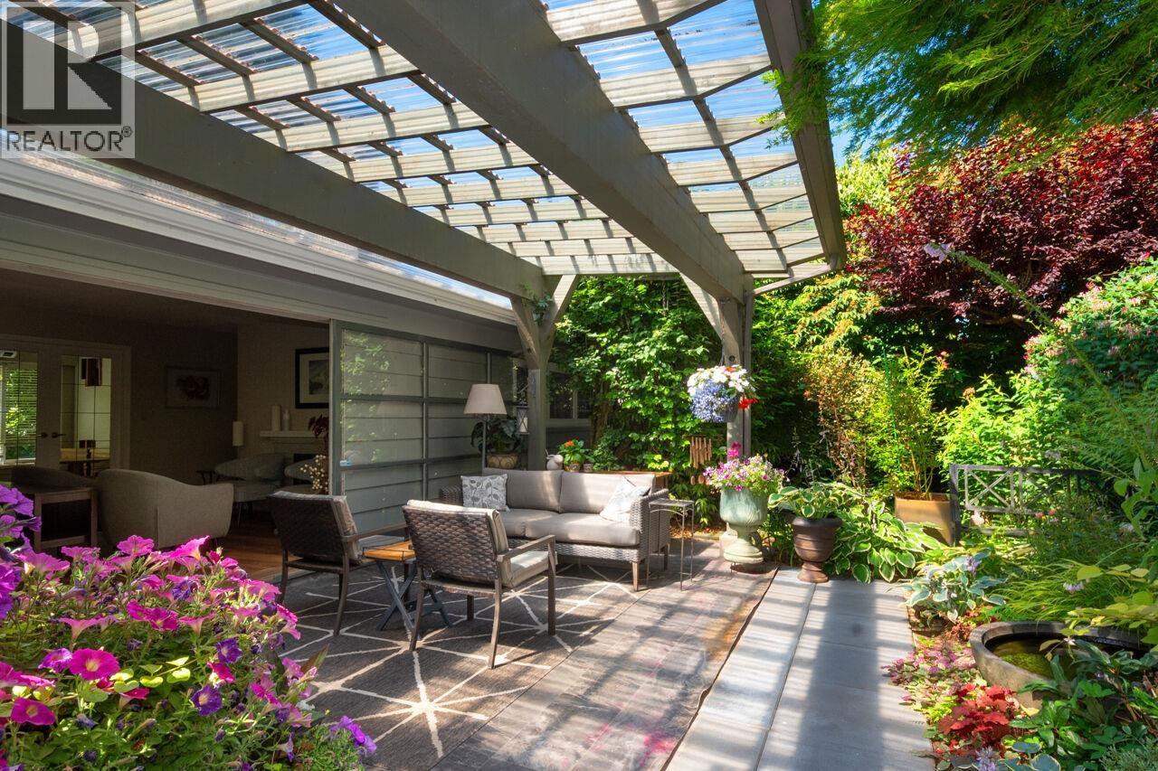 1132 MAPLEWOOD CRESCENT, North Vancouver