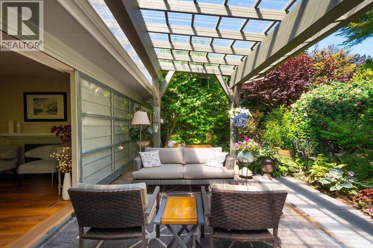 1132 MAPLEWOOD CRESCENT, North Vancouver