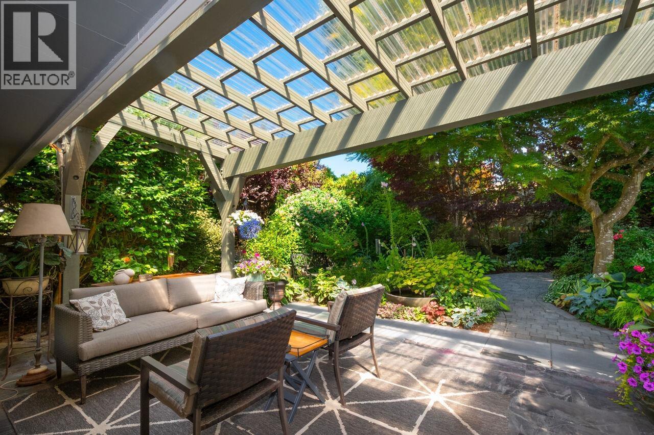 1132 MAPLEWOOD CRESCENT, North Vancouver