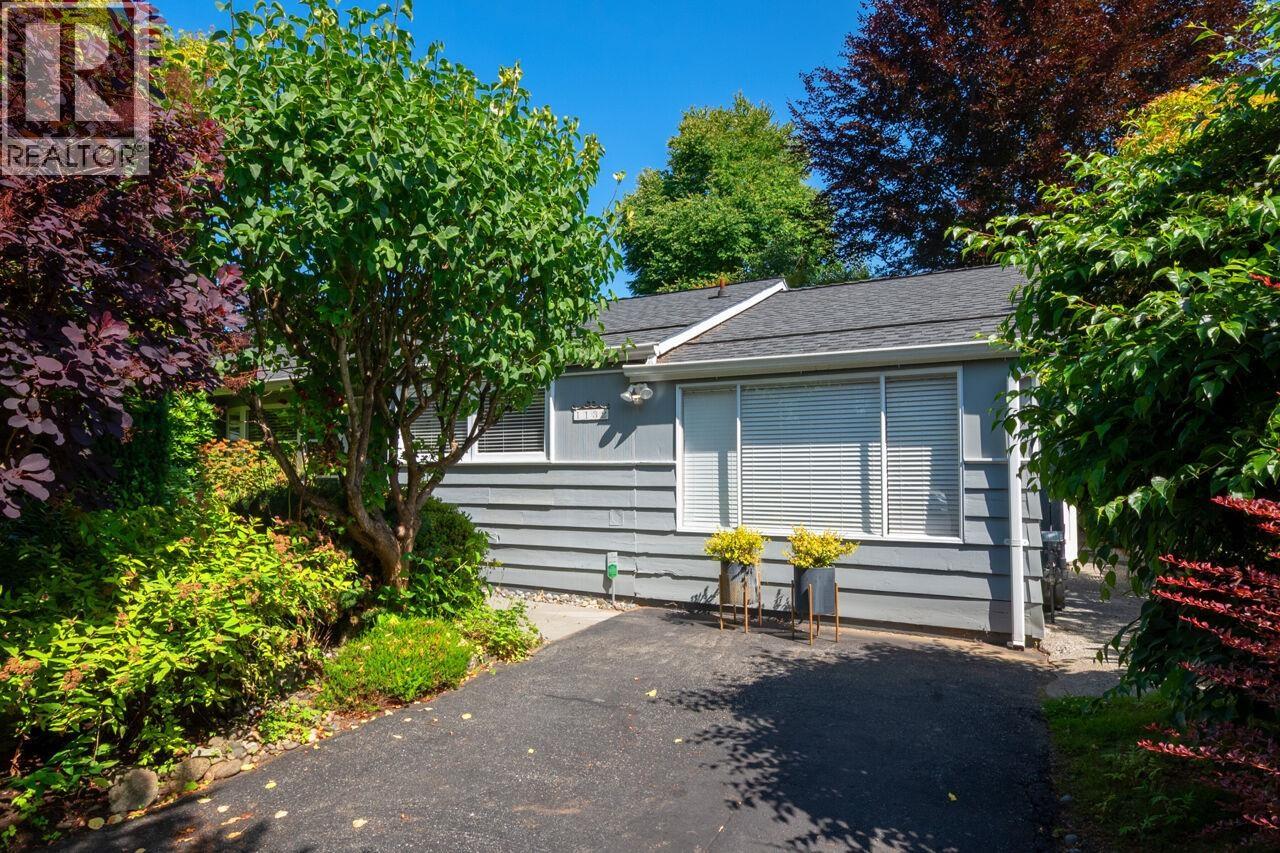 1132 MAPLEWOOD CRESCENT, North Vancouver