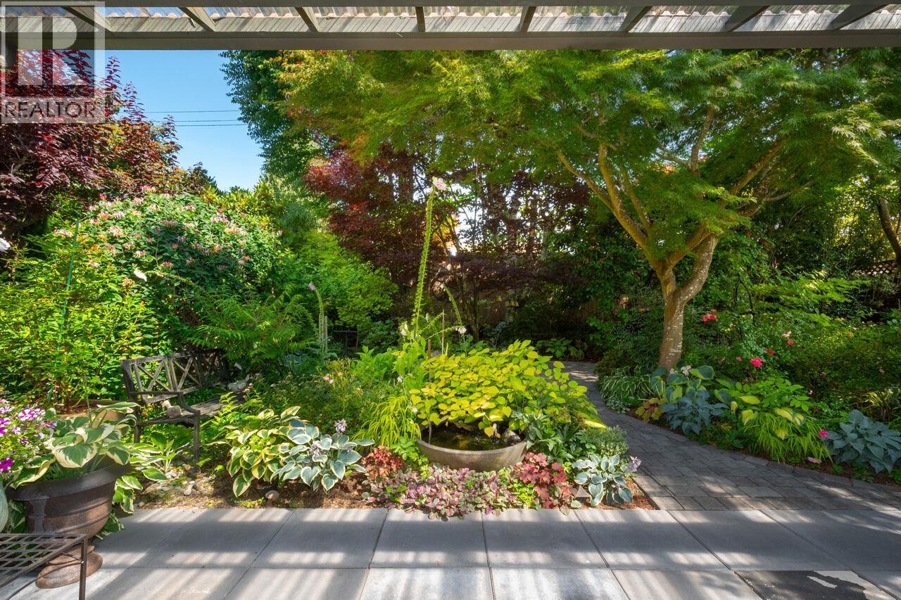 1132 MAPLEWOOD CRESCENT, North Vancouver