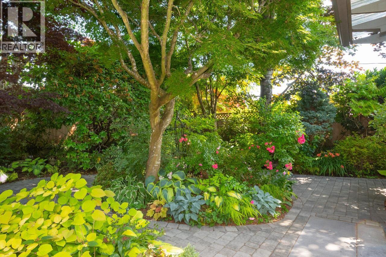 1132 MAPLEWOOD CRESCENT, North Vancouver