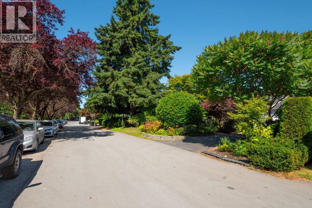 1132 MAPLEWOOD CRESCENT, North Vancouver