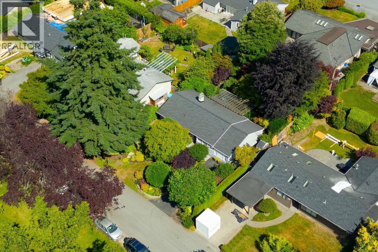 1132 MAPLEWOOD CRESCENT, North Vancouver