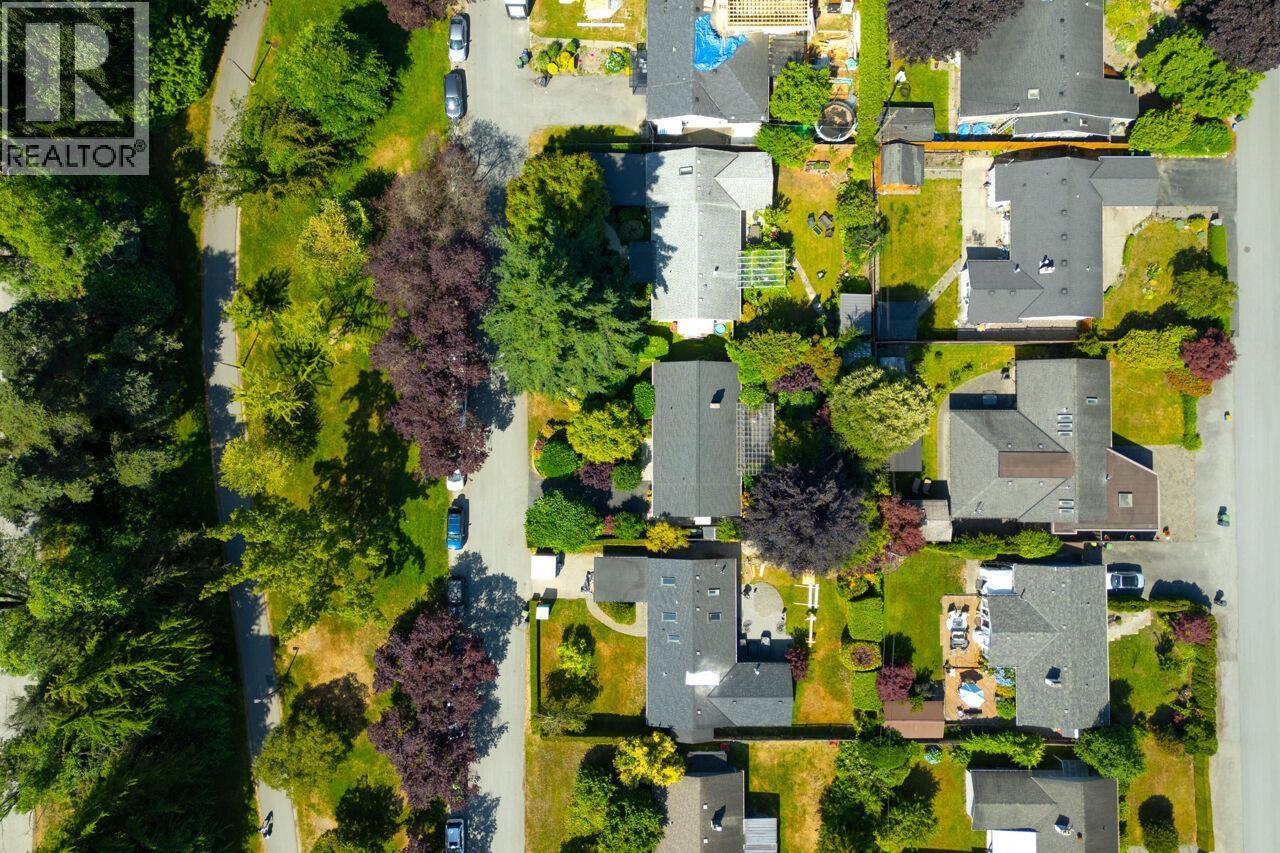 1132 MAPLEWOOD CRESCENT, North Vancouver