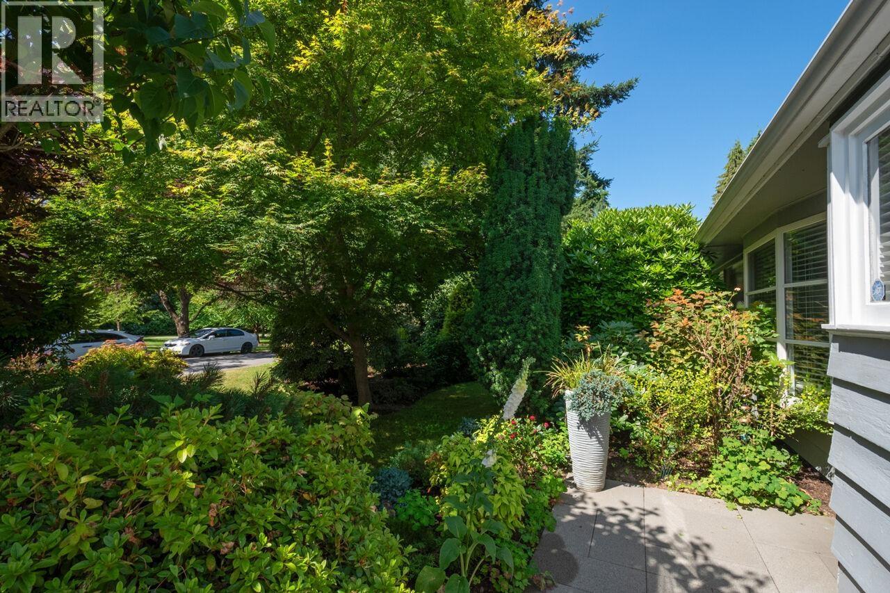 1132 MAPLEWOOD CRESCENT, North Vancouver