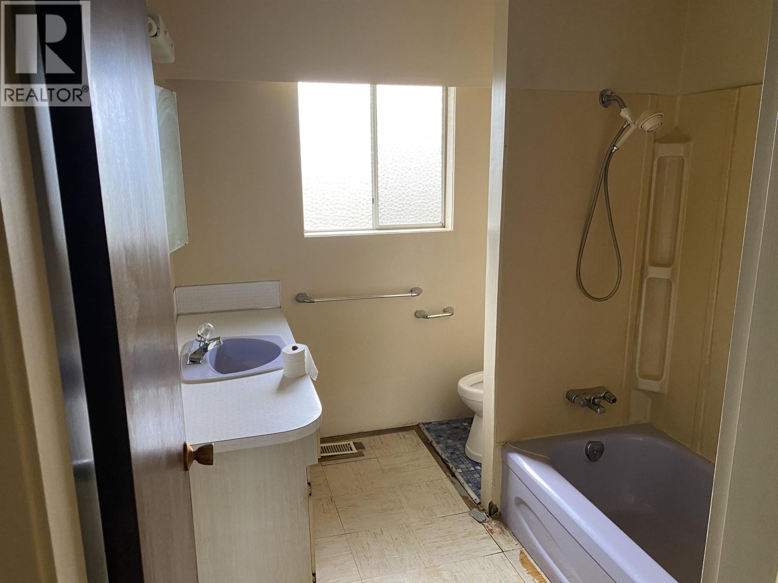 5548 44 Avenue, Delta