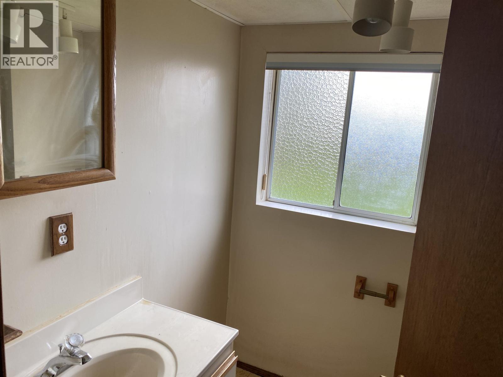 5548 44 Avenue, Delta