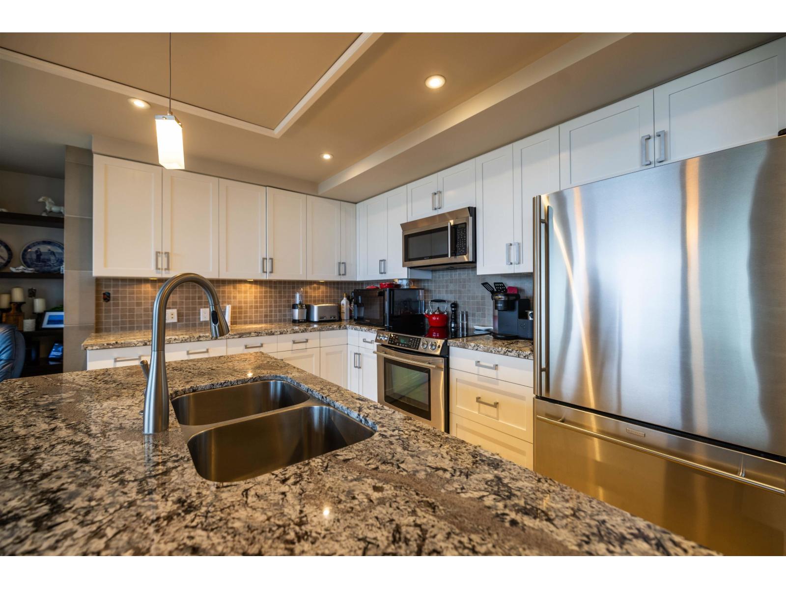 101 15097 MARINE DRIVE, White Rock