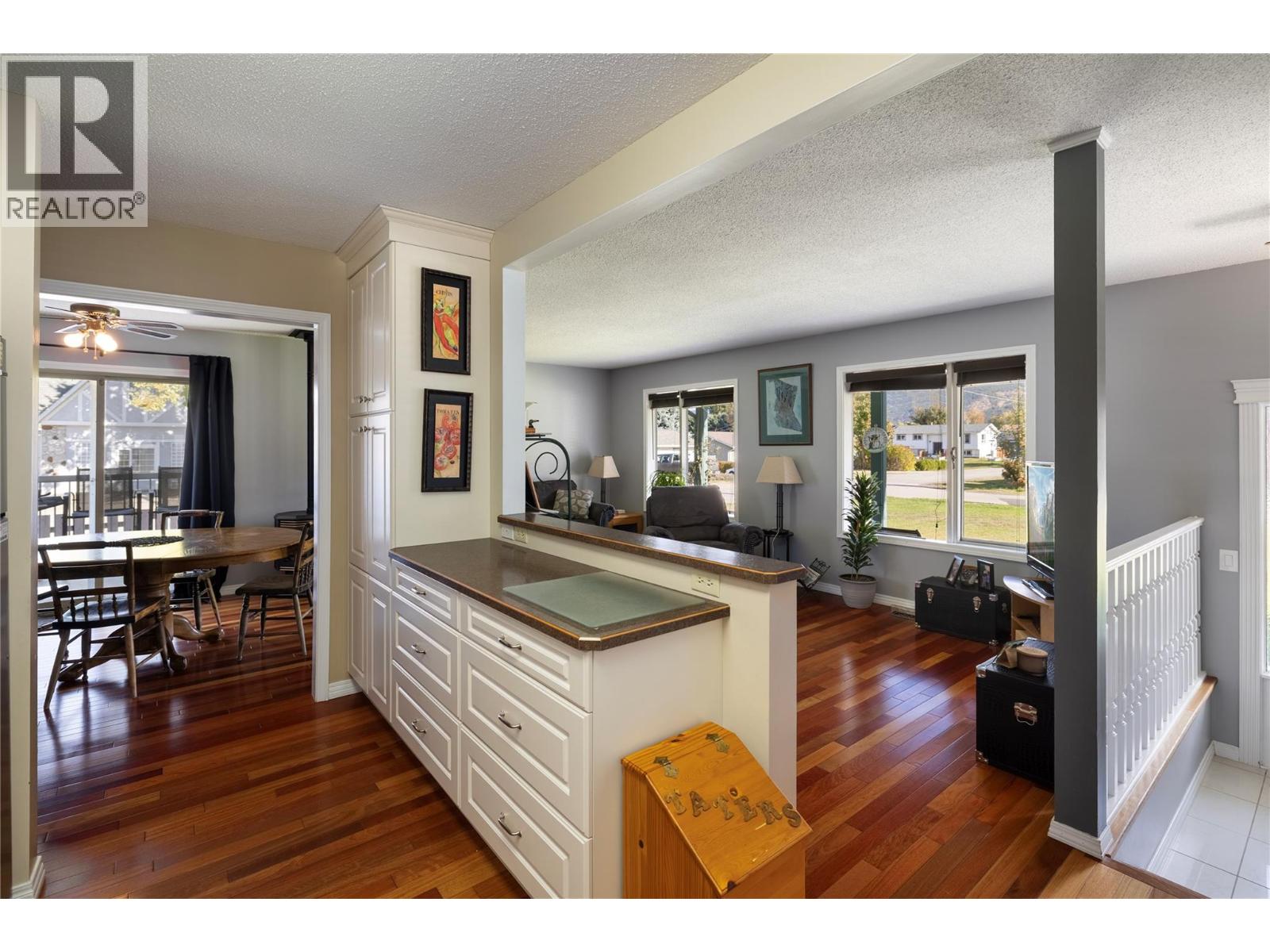 3035 HAYDEN Drive, Armstrong