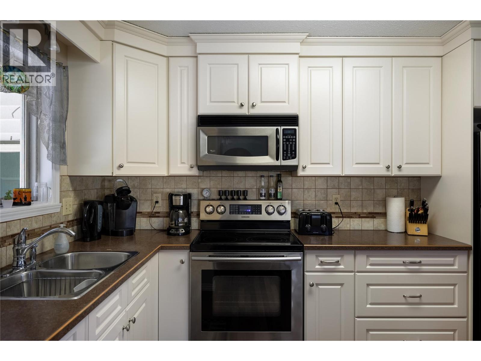 3035 HAYDEN Drive, Armstrong