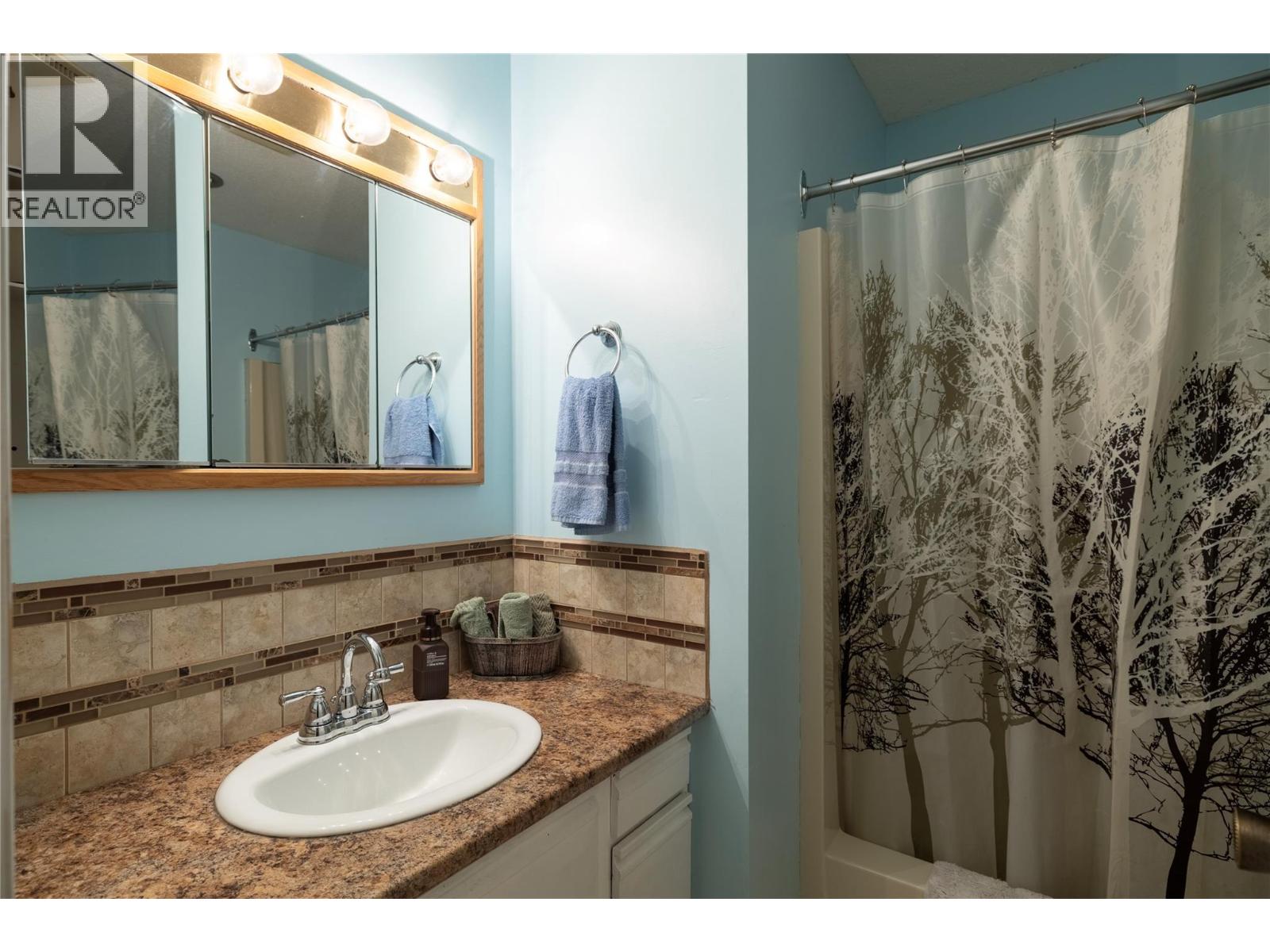 3035 HAYDEN Drive, Armstrong