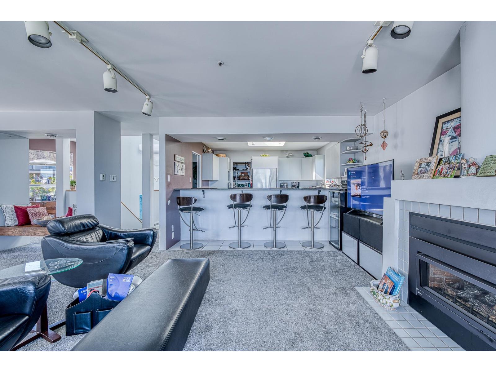 15662 SEMIAHMOO AVENUE, White Rock