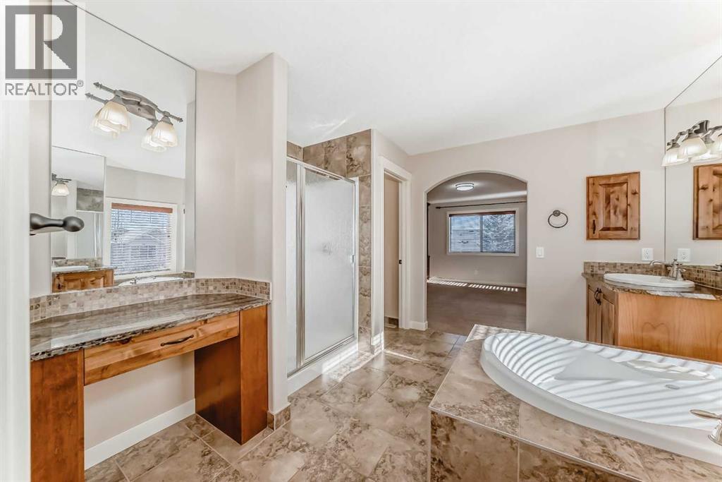 Single Family House for Sale in  Everoak Park SW Evergreen Calgary 