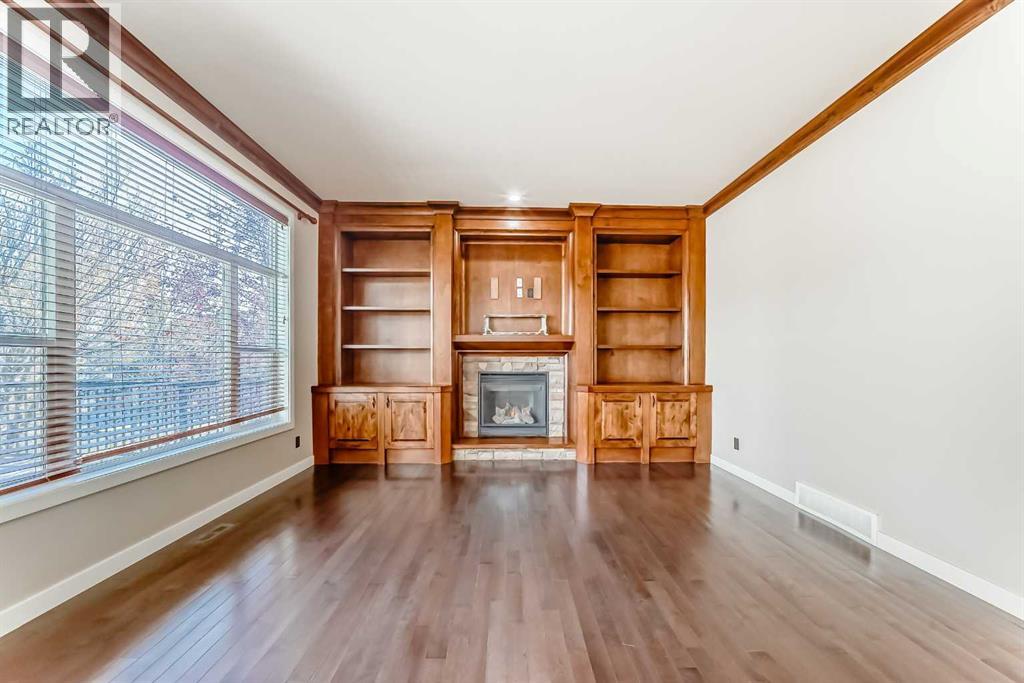 Single Family House for Sale in  Everoak Park SW Evergreen Calgary 