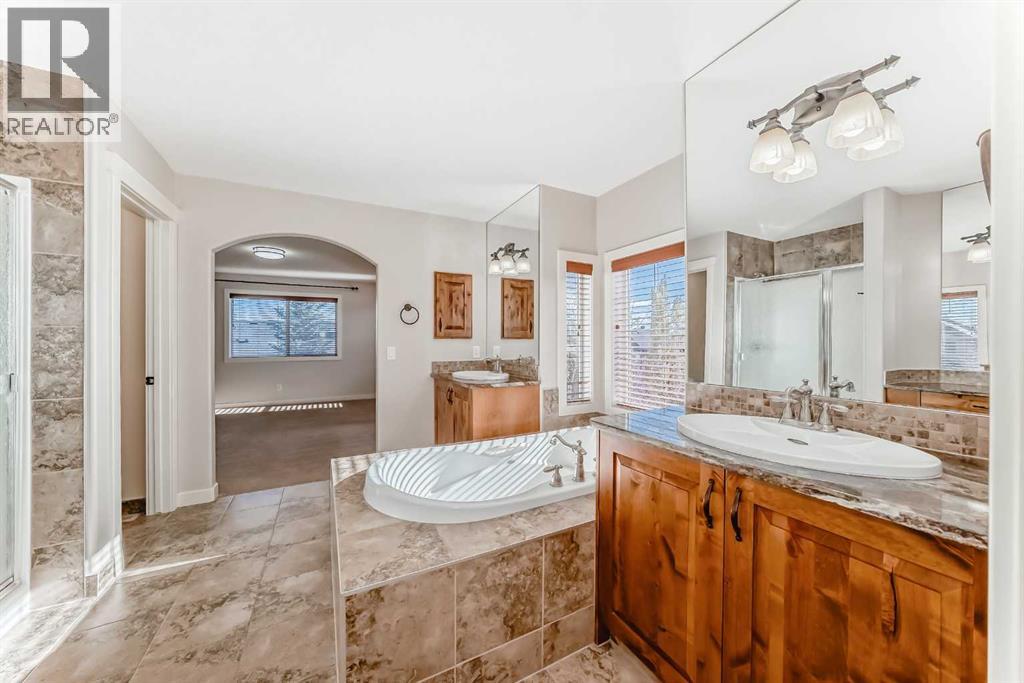Single Family House for Sale in  Everoak Park SW Evergreen Calgary 
