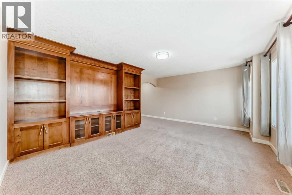 Single Family House for Sale in  Everoak Park SW Evergreen Calgary 