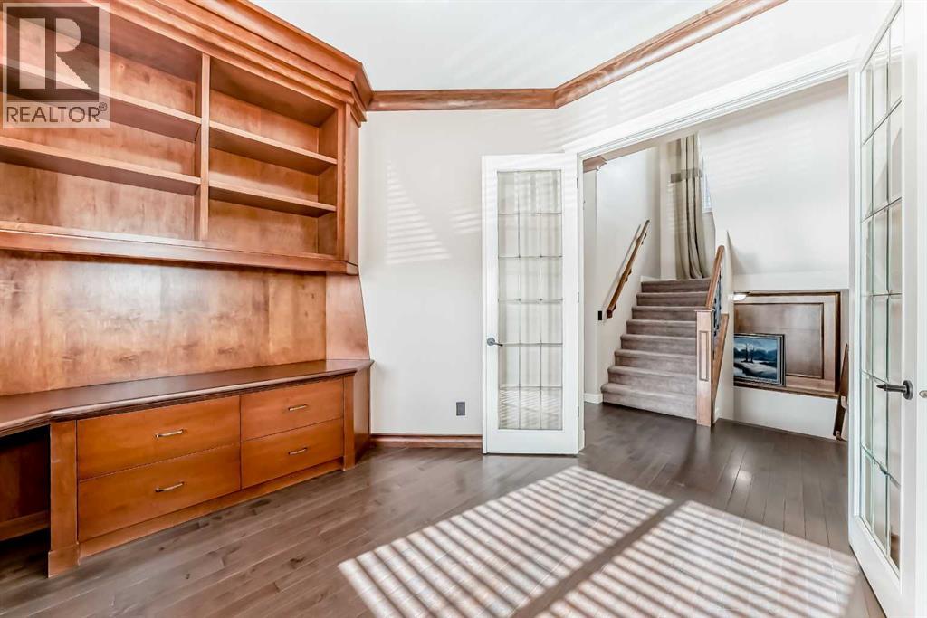 Single Family House for Sale in  Everoak Park SW Evergreen Calgary 