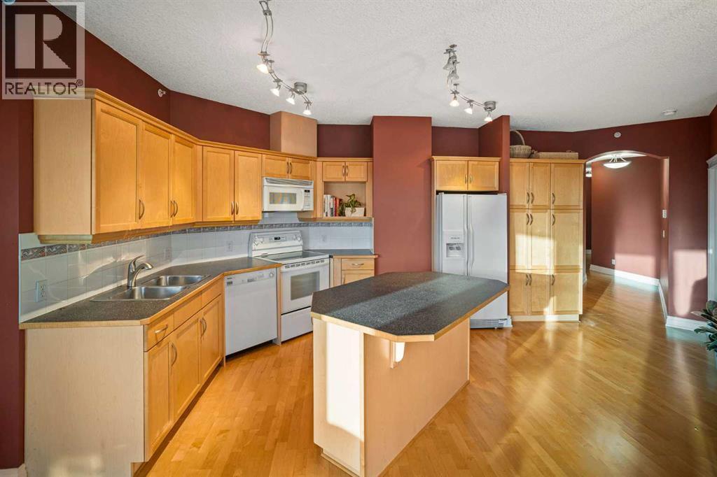 Single Family House for Sale in    Street NW Hillhurst Calgary 