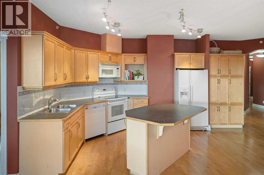 Single Family House for Sale in    Street NW Hillhurst Calgary 