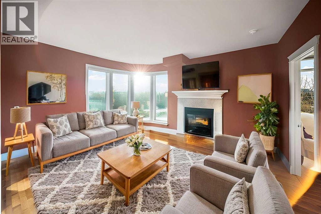 Single Family House for Sale in    Street NW Hillhurst Calgary 