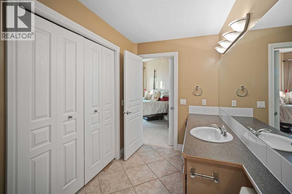 Single Family House for Sale in    Street NW Hillhurst Calgary 