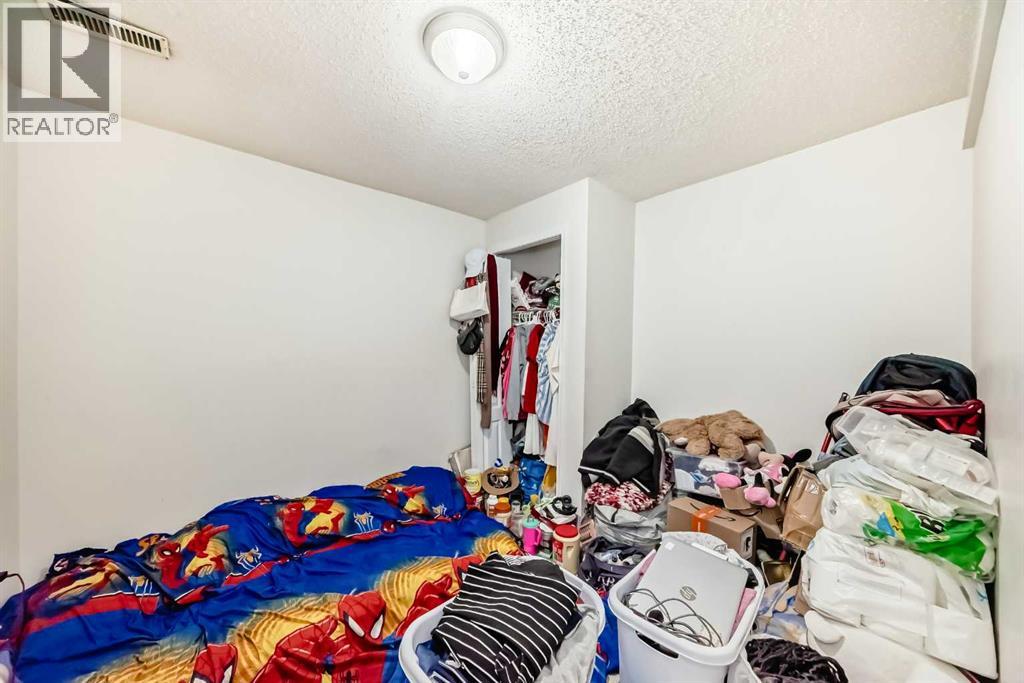 Single Family House Bi-level for Sale in  Falsby Way NE Falconridge Calgary 