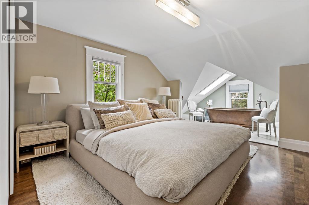 Single Family House for Sale in  Shelbourne Street SW Scarboro Calgary 