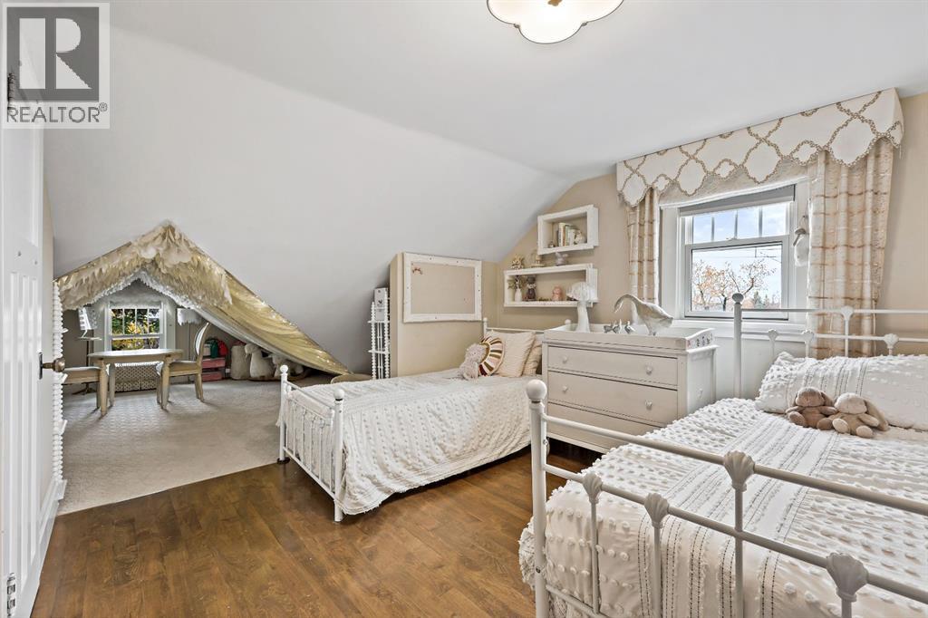 Single Family House for Sale in  Shelbourne Street SW Scarboro Calgary 