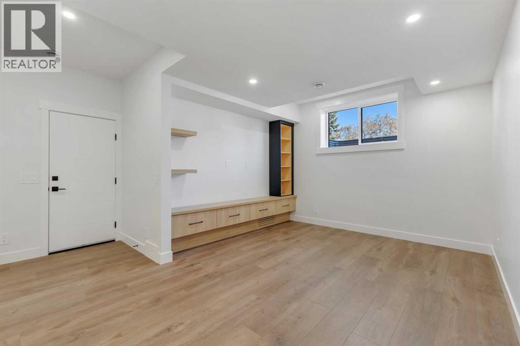 Single Family House for Sale in  Cochrane Road NW Banff Trail Calgary 