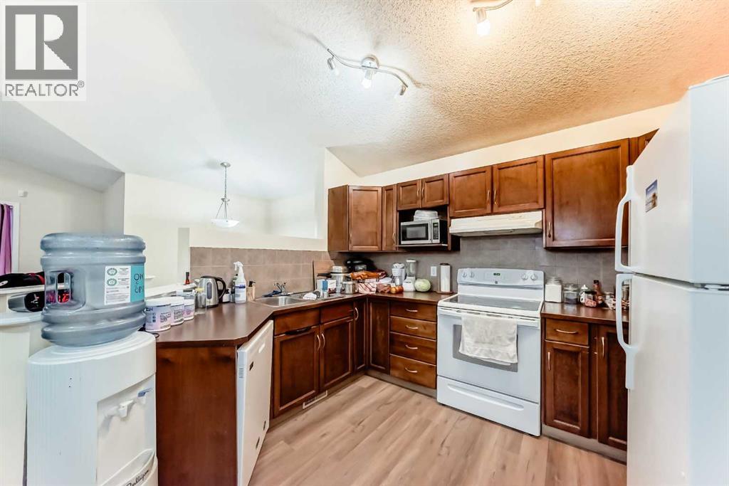 Single Family House Bi-level for Sale in  Saddlebrook Gardens NE Saddle Ridge Calgary 