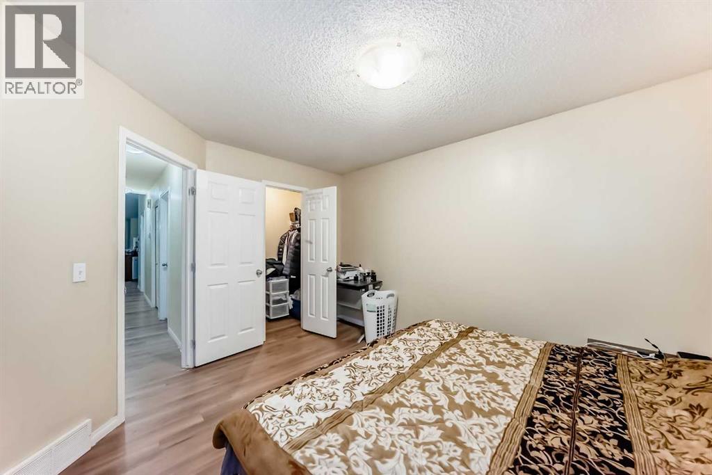 Single Family House Bi-level for Sale in  Saddlebrook Gardens NE Saddle Ridge Calgary 