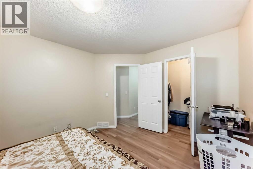 Single Family House Bi-level for Sale in  Saddlebrook Gardens NE Saddle Ridge Calgary 